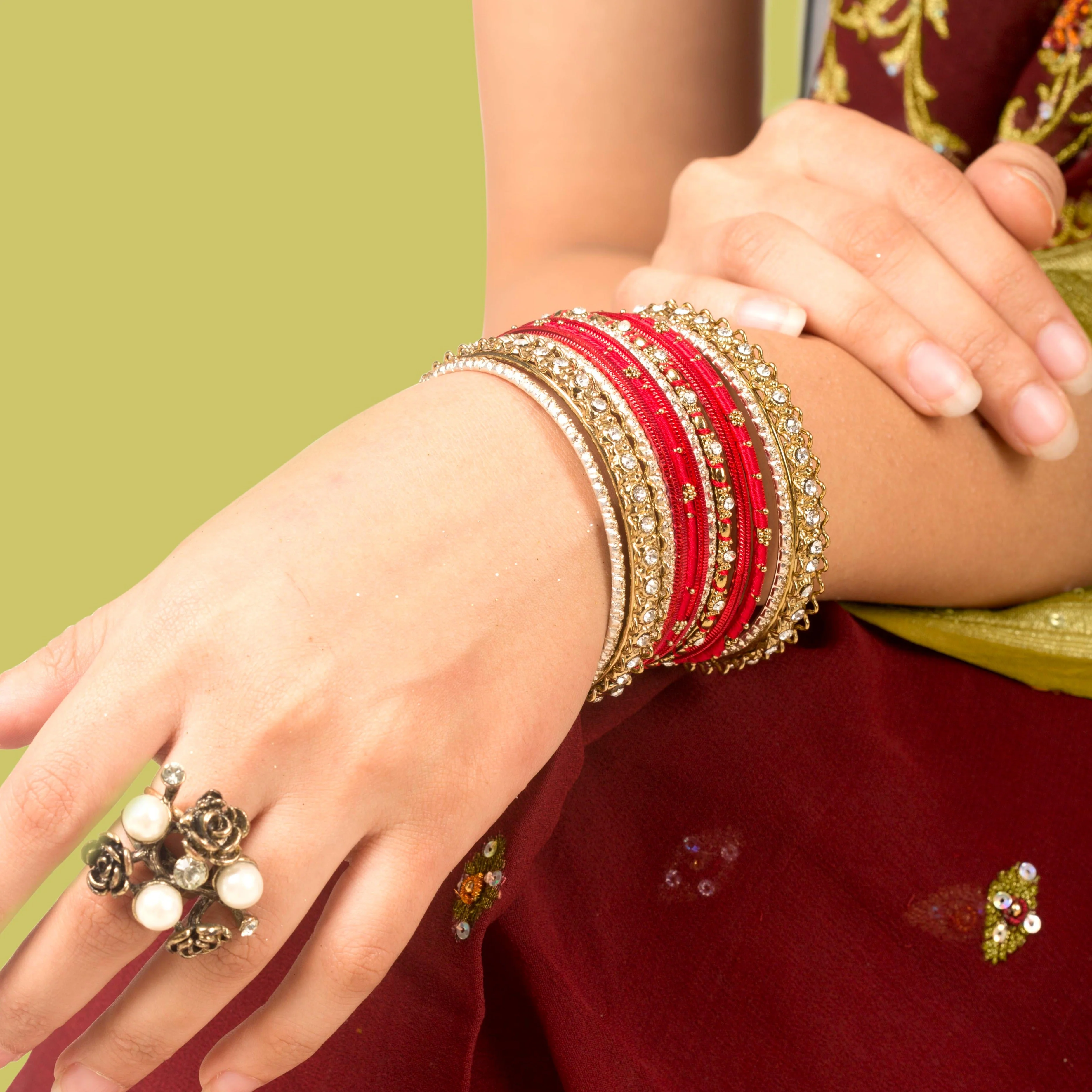 Elegant Colored Thread Bangle Set - Image 4