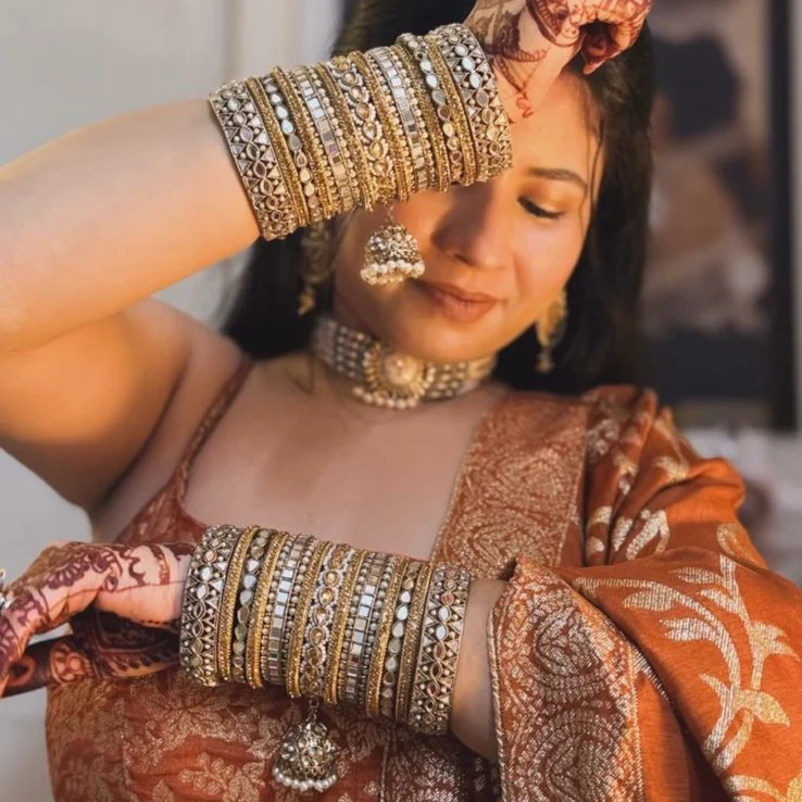 Traditional Mirror Bangle Set with Jhumki by Leshya
